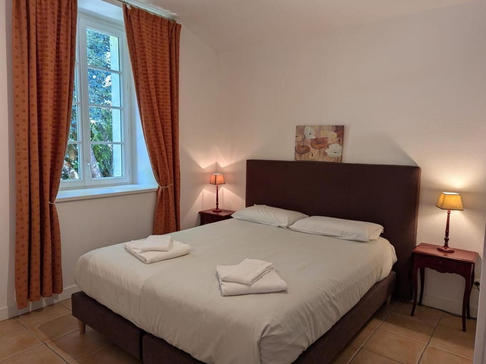 Gîte familial avec piscine chauffée, jardin clos, équipement bébé, au cœur d'une propriété viticole. - FR-1-653-70 House in Nouvelle-Aquitaine
