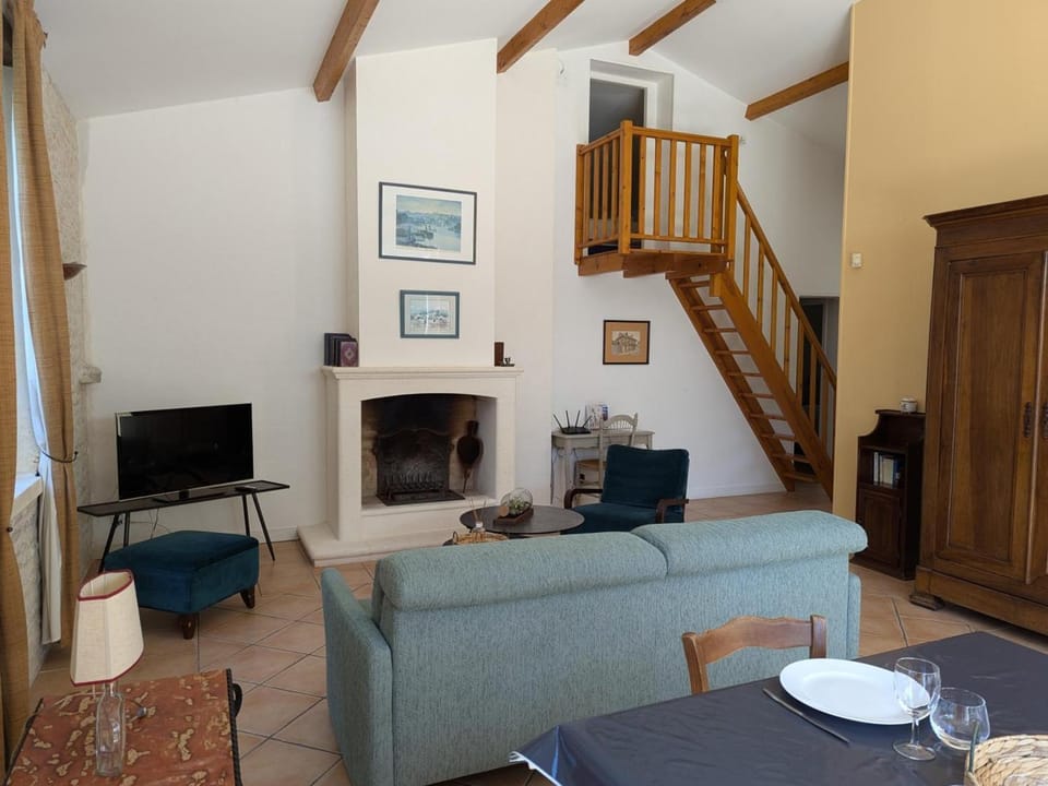 Gîte familial avec piscine chauffée, jardin clos, équipement bébé, au cœur d'une propriété viticole. - FR-1-653-70 House in Nouvelle-Aquitaine