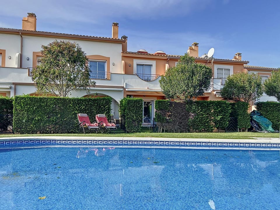 Garden, Garden view, Pool view, Swimming pool, sunbed