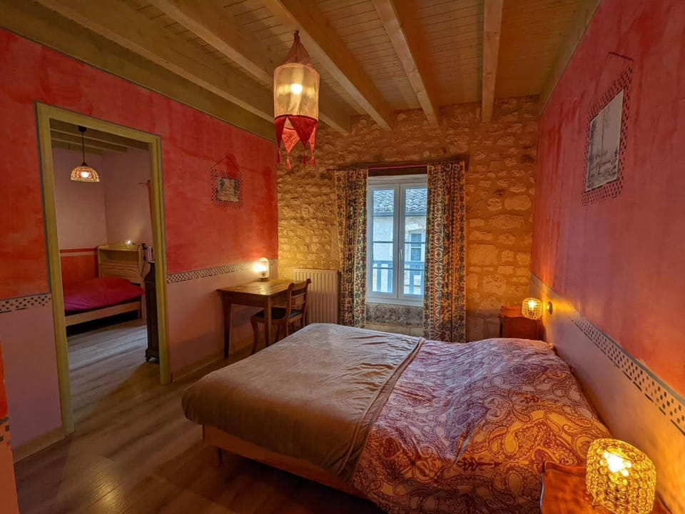 Gîte avec Piscine Chauffée, Jacuzzi et Jardin Privé - FR-1-653-156 House in Nouvelle-Aquitaine