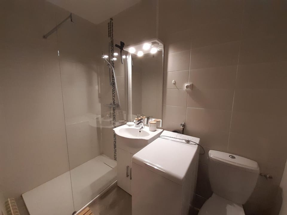 Studio rénové centre station pour 2 pers. - FR-1-512-259 Apartment in Les Allues
