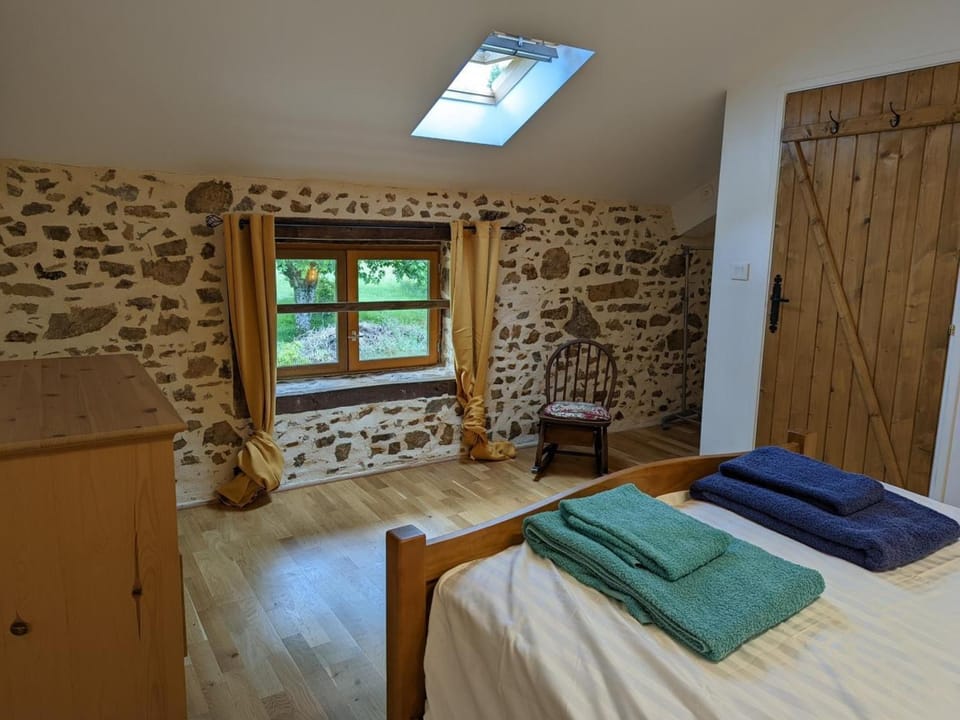 Spacieuse maison à Massignac avec jardin privatif - FR-1-653-213 House in Nouvelle-Aquitaine