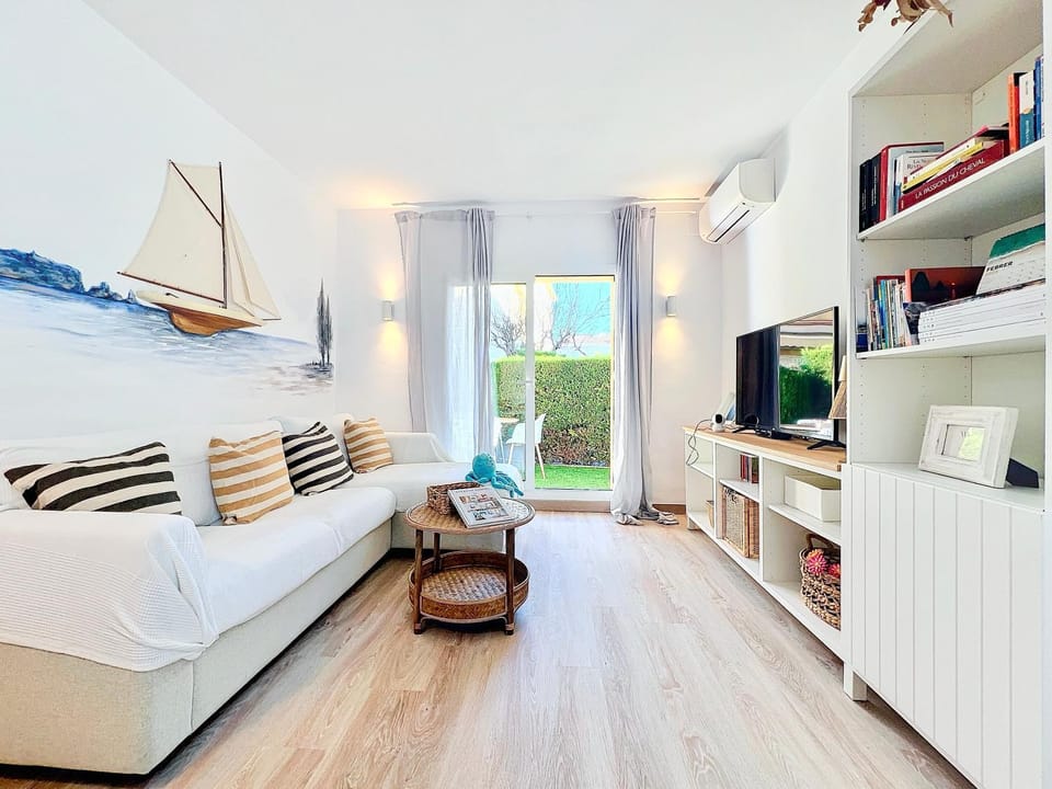 TV and multimedia, Living room, air conditioner
