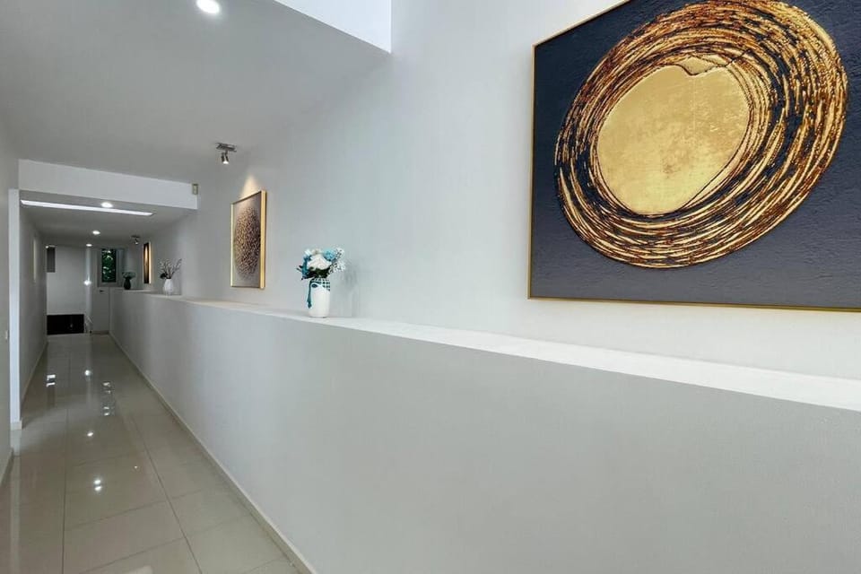 Spacious Villa Holiday Staycation in Canterbury East of Melbourne House in Melbourne