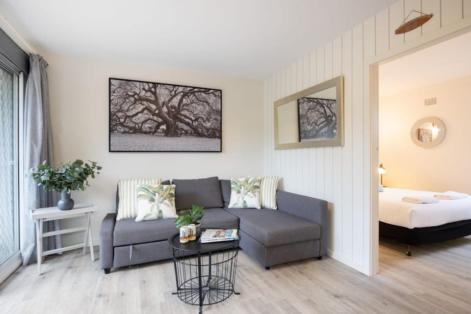 Living room, Photo of the whole room, Seating area, Bedroom