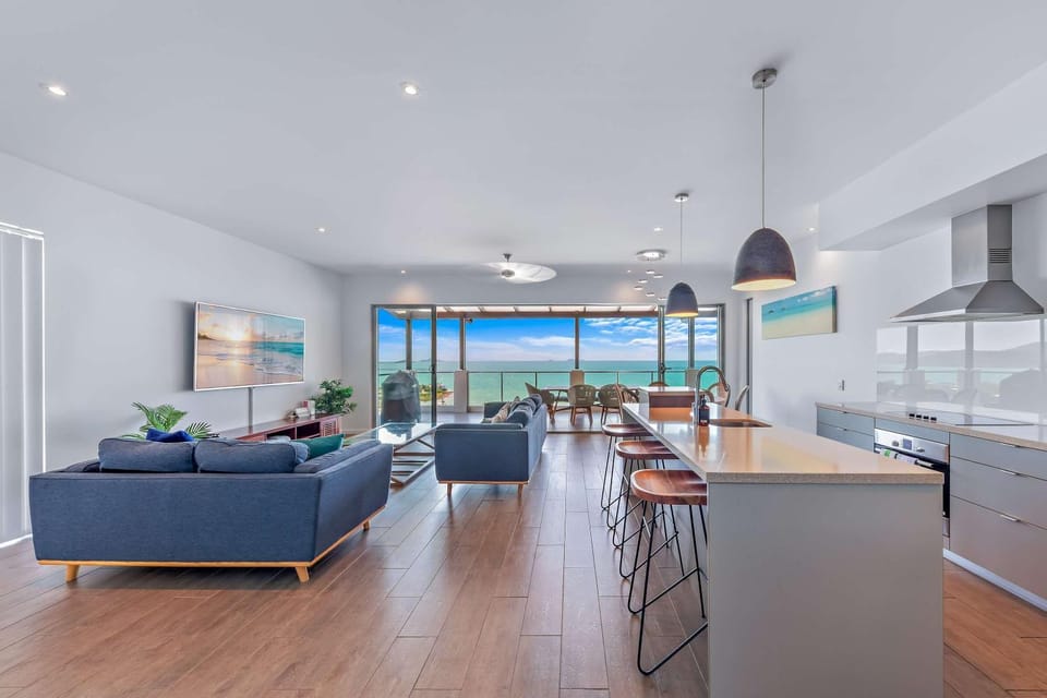 Executive Whitsunday Penthouse at 40 Reflections Apartment in Airlie Beach