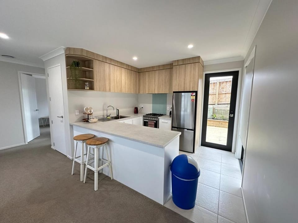 Kitchen or kitchenette, oven