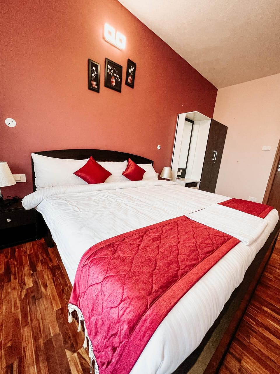 Bed, Photo of the whole room, Bedroom, wardrobe