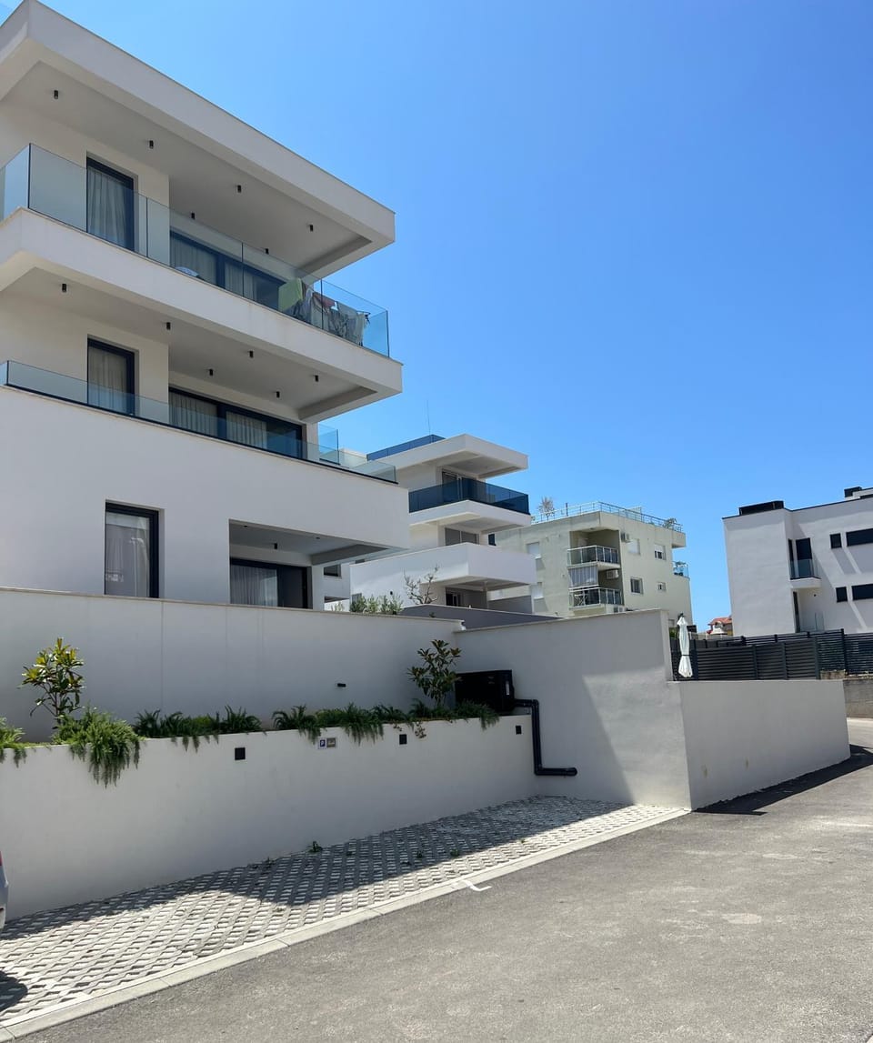 Apartment MOLO with a terrace, garden and a heated pool Apartment in Okrug Gornji
