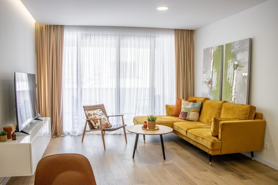 Apartment MOLO with a terrace, garden and a heated pool Apartment in Okrug Gornji