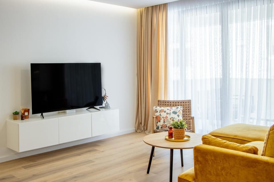 Apartment MOLO with a terrace, garden and a heated pool Apartment in Okrug Gornji