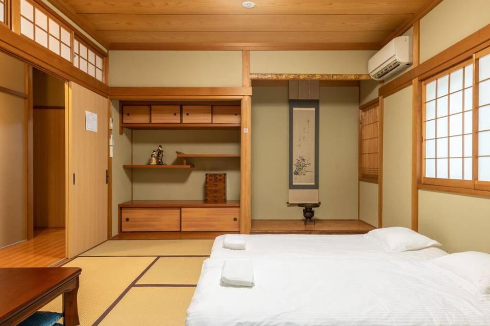 Traditional house/200sqm/good location/5BR/15Max Villa in Kyoto