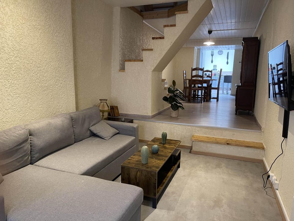 Communal lounge/ TV room, internet