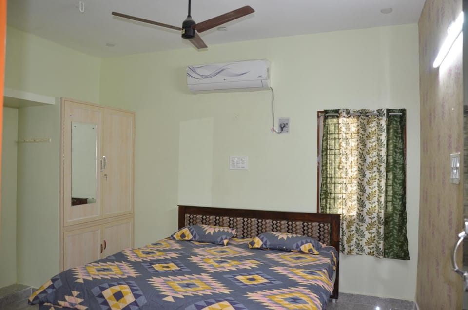 Bedroom, wardrobe, air conditioner