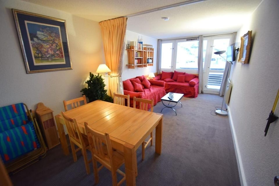 Bed, kitchen