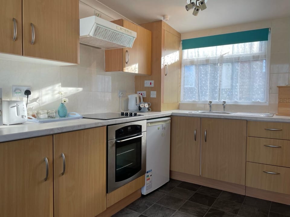 Coffee/tea facilities, Kitchen or kitchenette, minibar, oven, pet friendly, stove, toaster