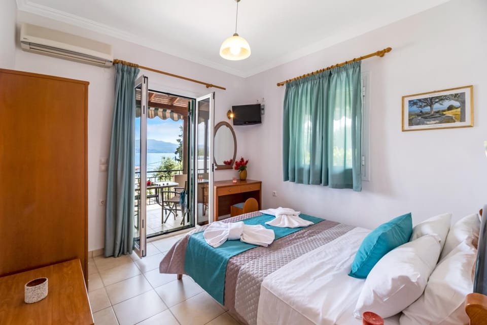 Property building, Living room, Bedroom