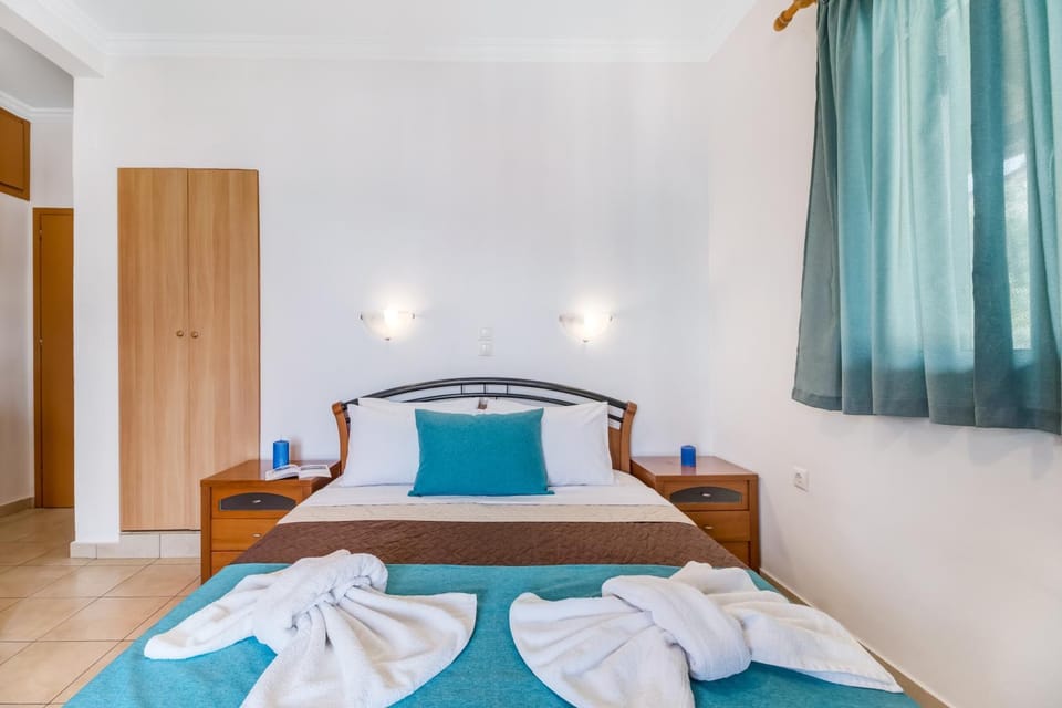 Property building, Living room, Bedroom