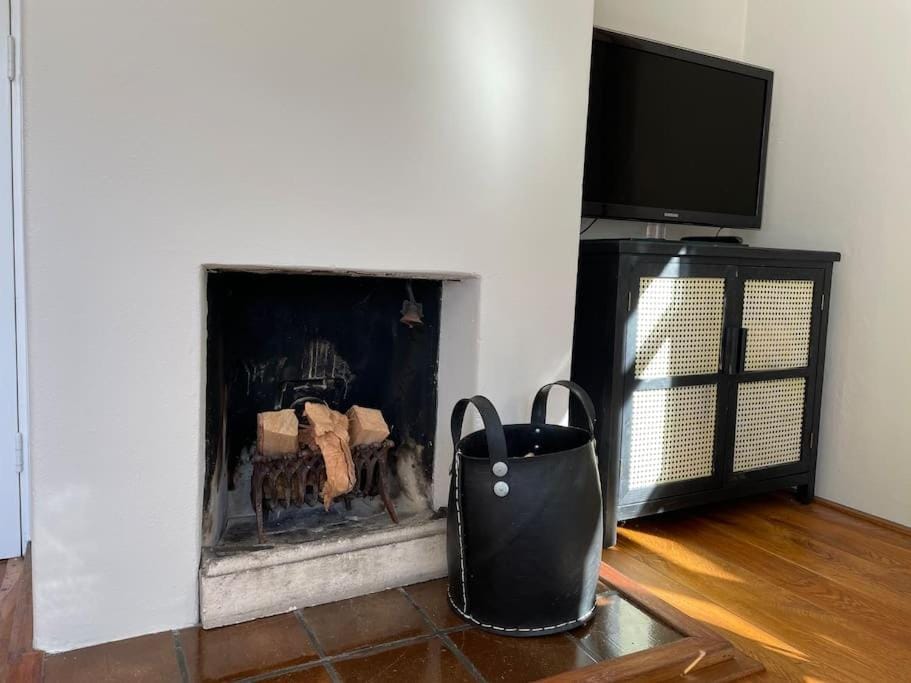 TV and multimedia, fireplace