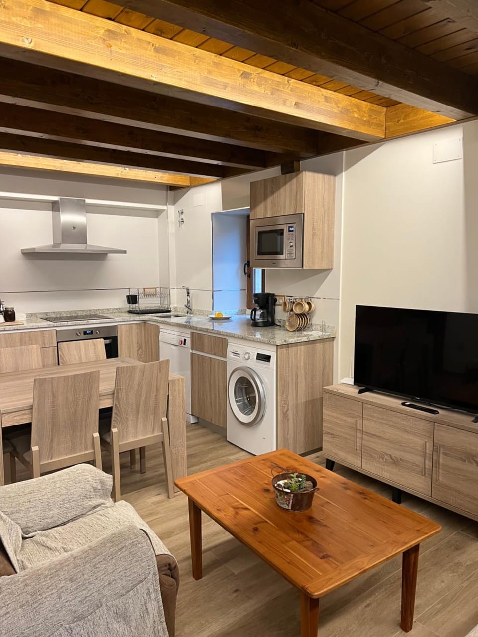 TV and multimedia, Kitchen or kitchenette, Living room, Seating area, Dining area, dishwasher, minibar, pet friendly, stove, toaster, washing machine