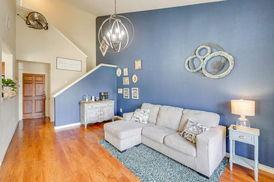 Afton Townhome w/ Pool Access < Half-Mi to Boating House in Oklahoma