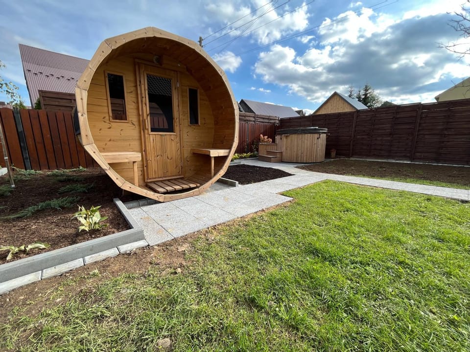 Garden, Sauna