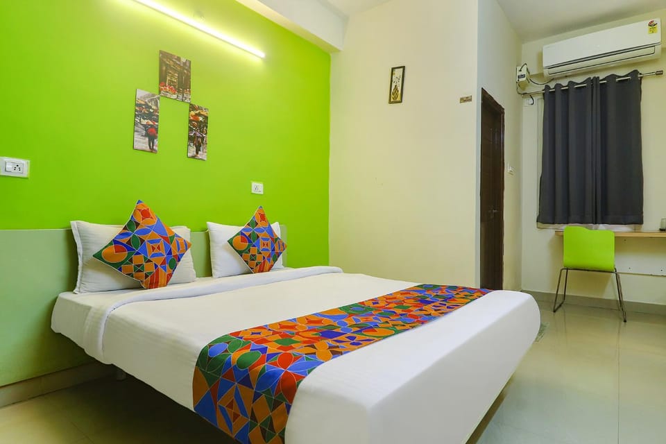 Photo of the whole room, Bedroom, air conditioner