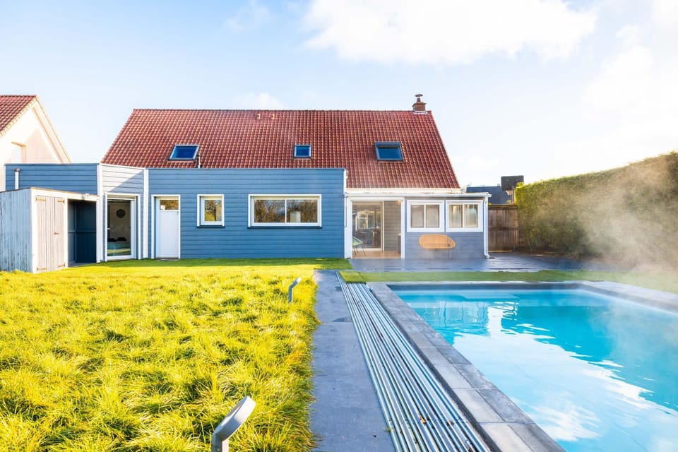 Property building, Garden, Garden view, Swimming pool