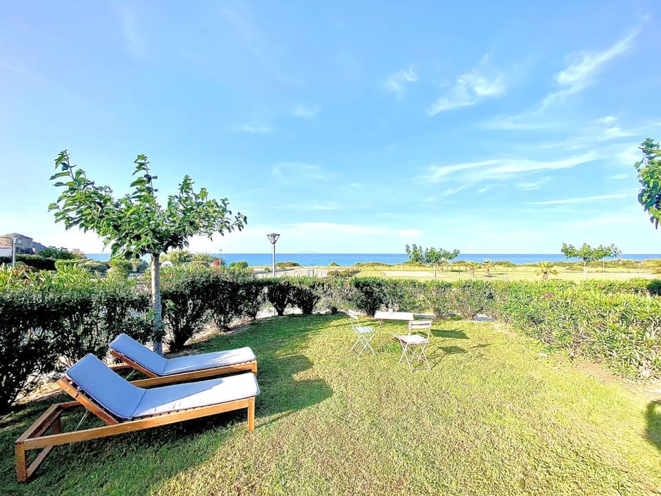 Spring, Day, Natural landscape, Garden, Balcony/Terrace, Beach, Garden view, Sea view, sunbed