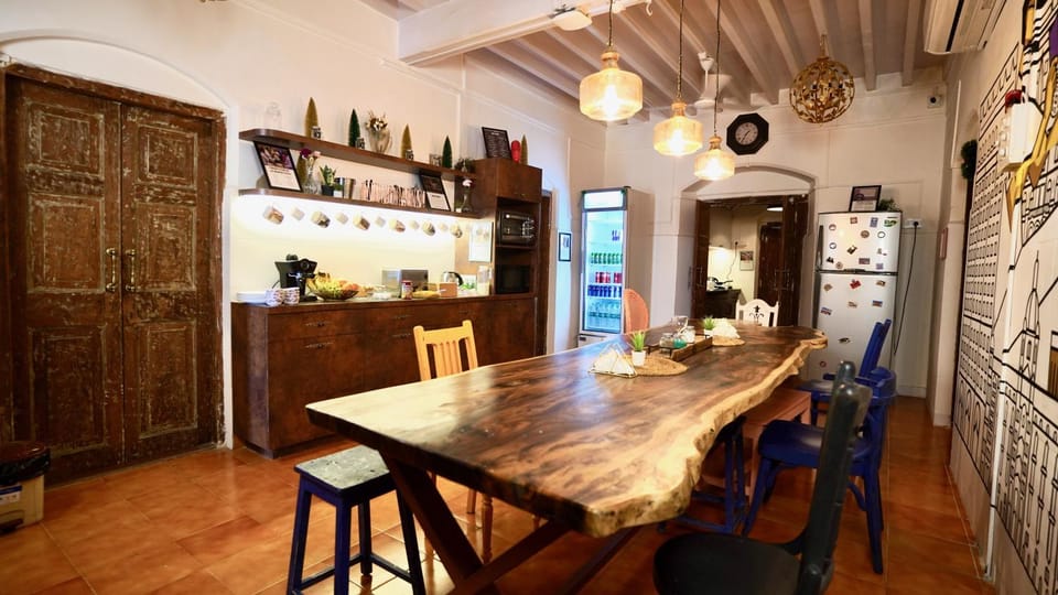 Seating area, Dining area
