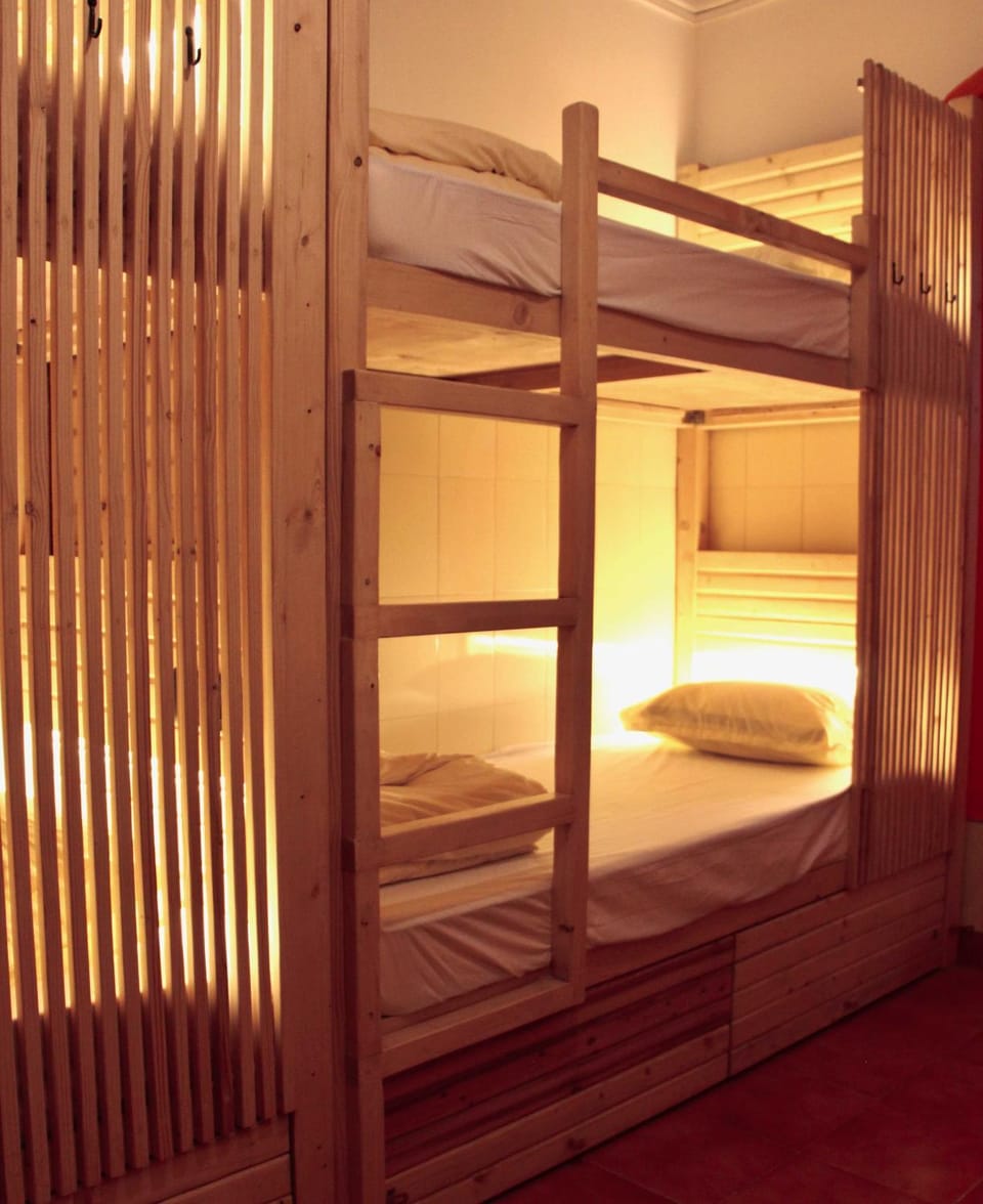 Bed, bunk bed