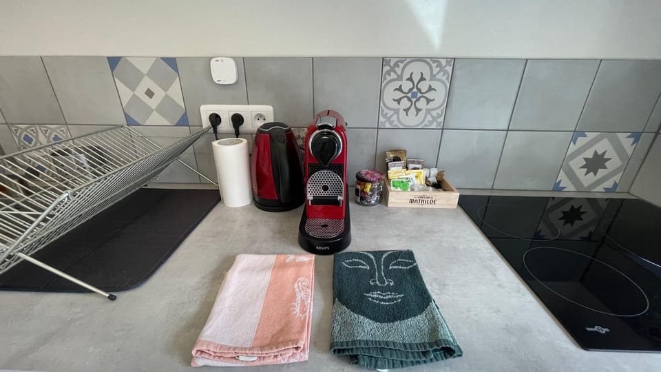 Coffee/tea facilities, kitchen