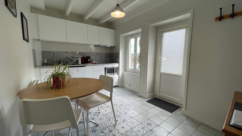 Dining area, kitchen