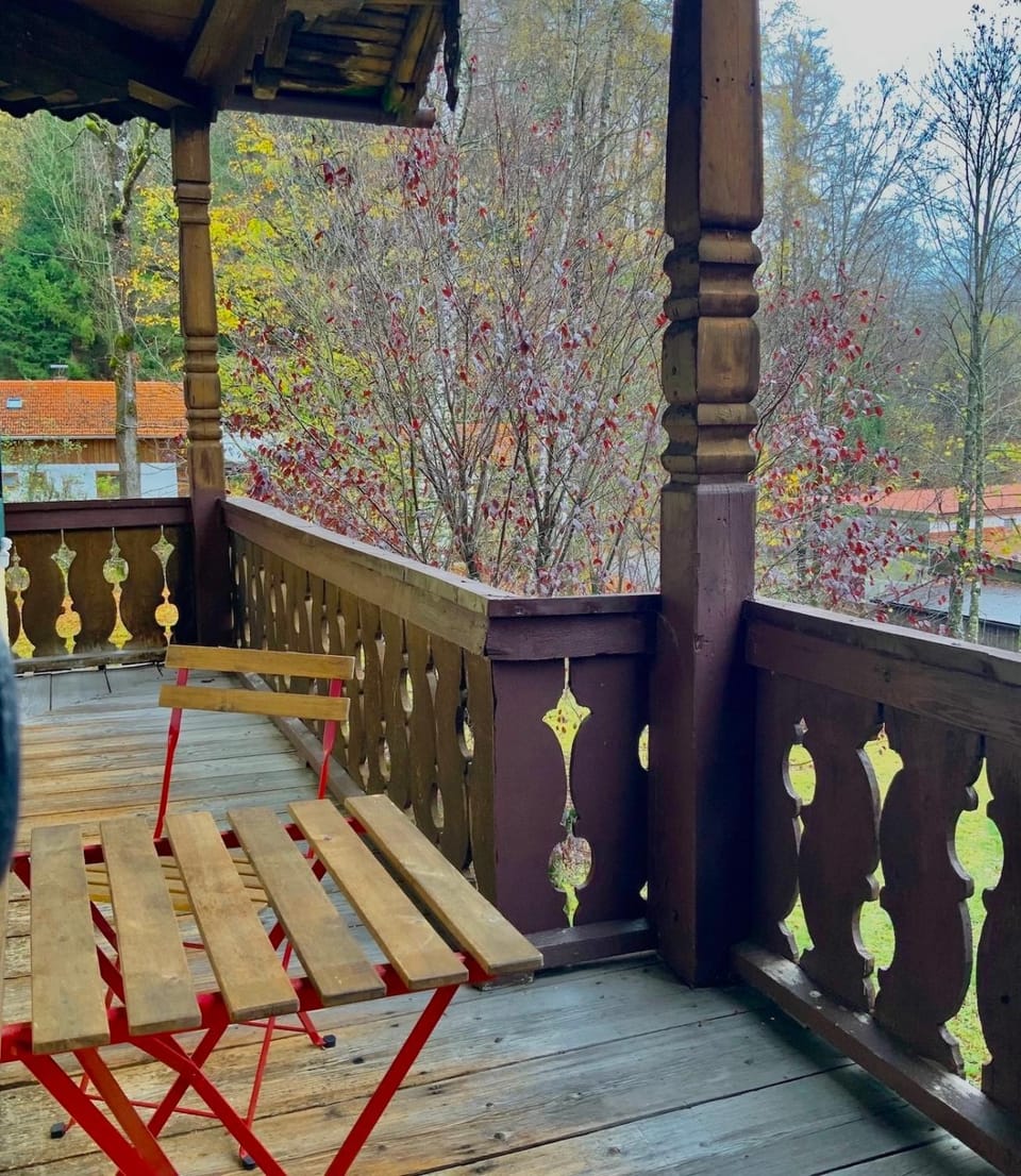 Edle Altbauwohnung trifft oberbayrisches Bergidyll Apartment in Tyrol