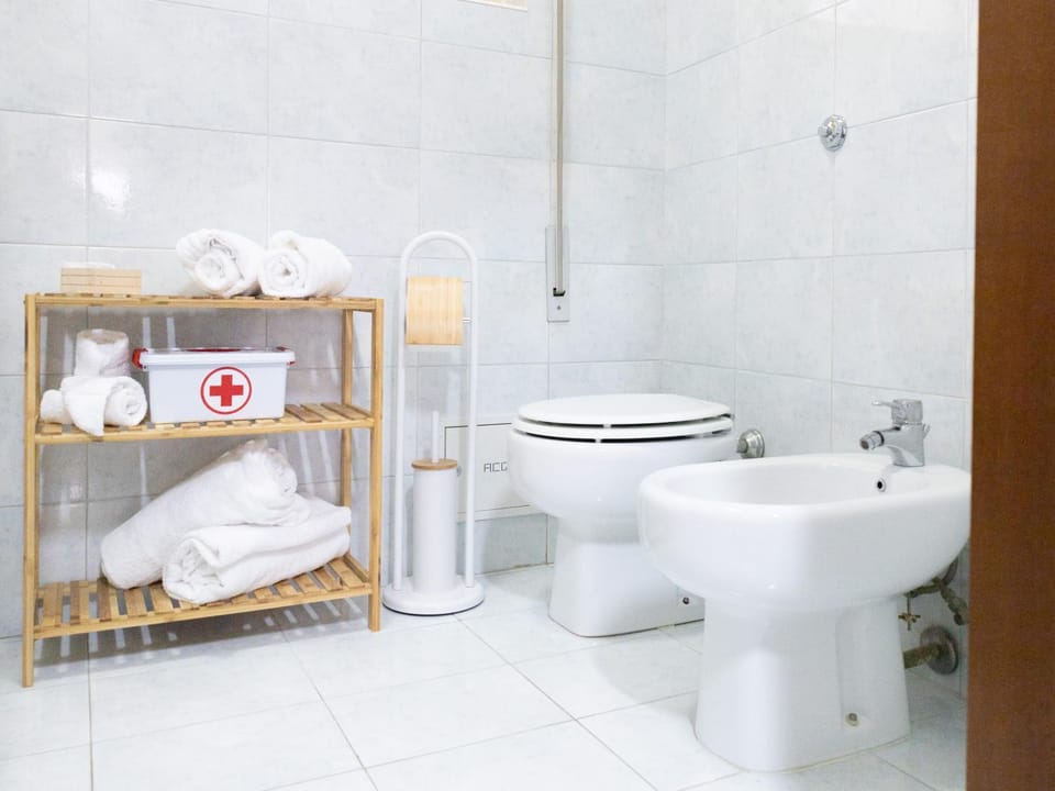 Bathroom, towels