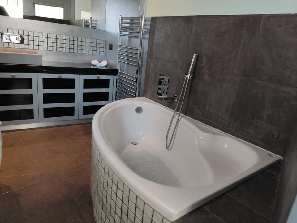 Bathroom, Bath