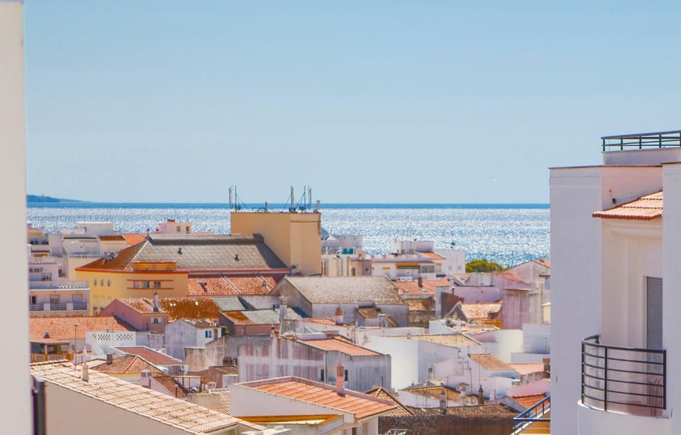Property building, View (from property/room), Balcony/Terrace, City view, Sea view