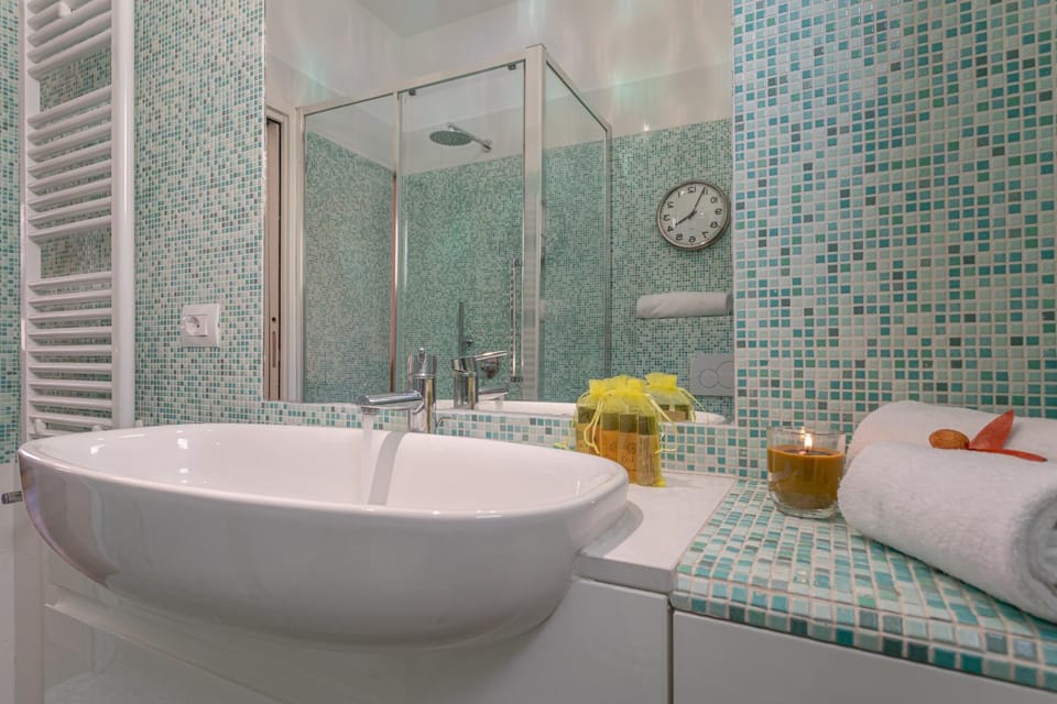 Shower, Bathroom, towels