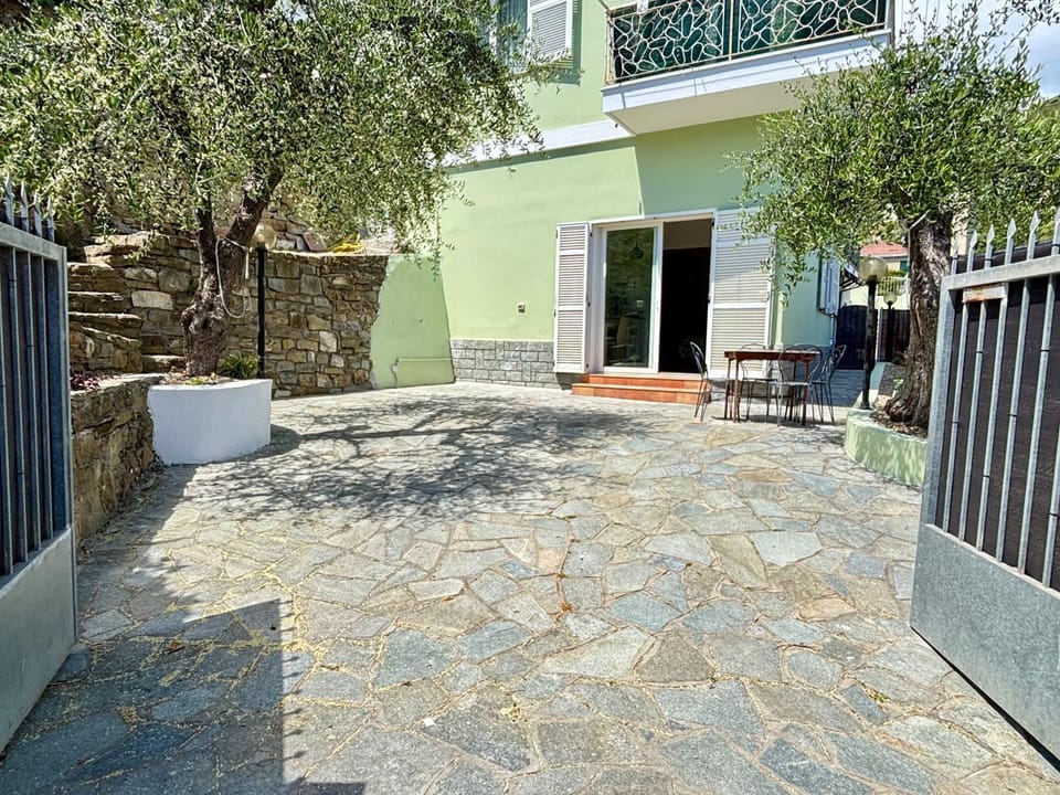 Leto's APARTMENT in Sanremo - parking & garden Apartment in Sanremo