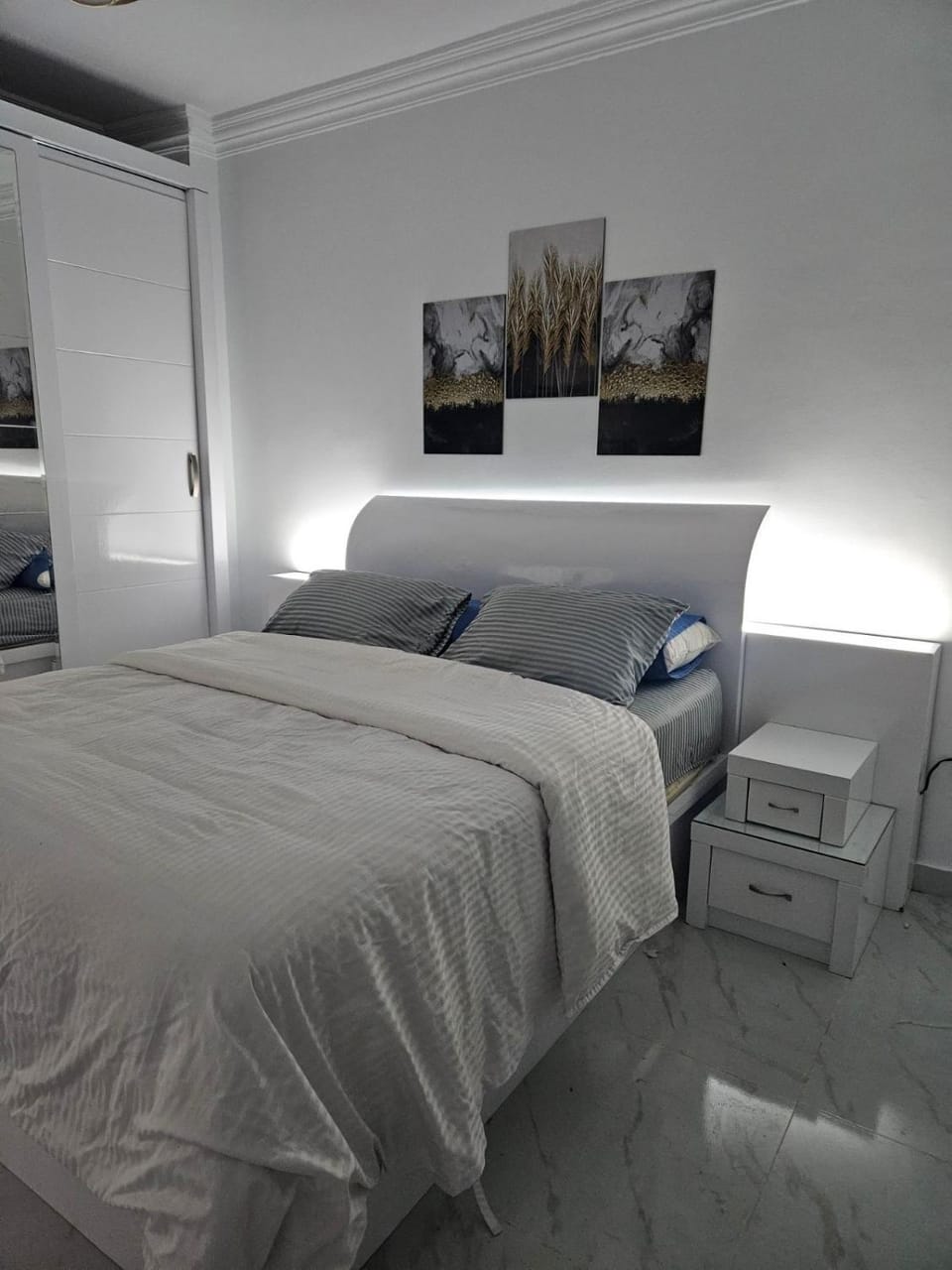 Bed, Photo of the whole room, Bedroom