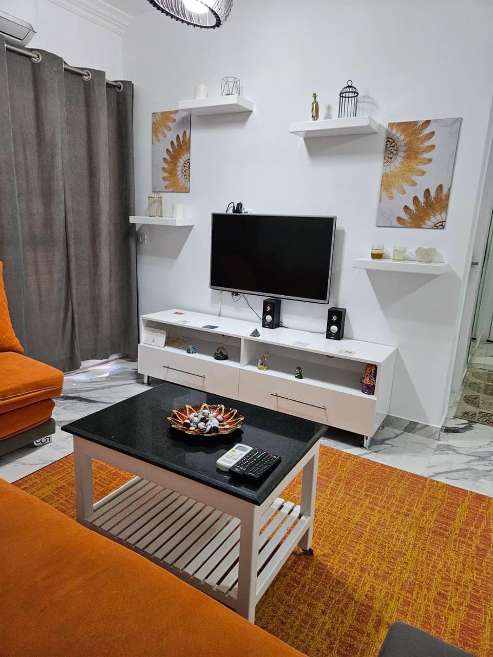 TV and multimedia, Seating area