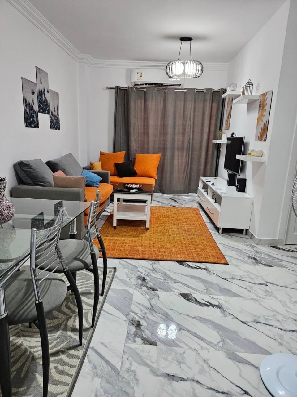 Seating area, Dining area