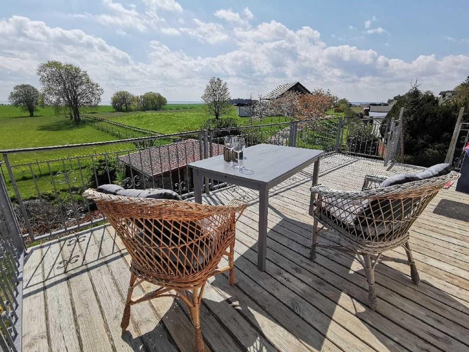 Property building, Natural landscape, View (from property/room), Balcony/Terrace, Seating area, Dining area, Garden view