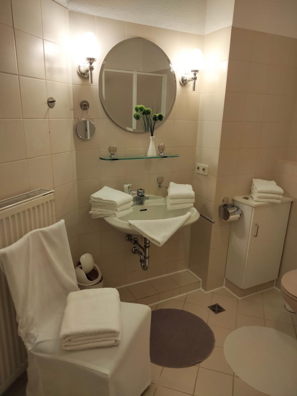 Bathroom, towels