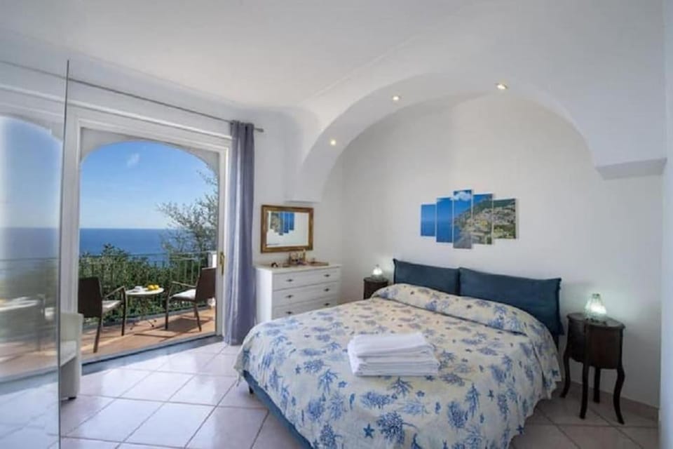 Bed, Photo of the whole room, Sea view