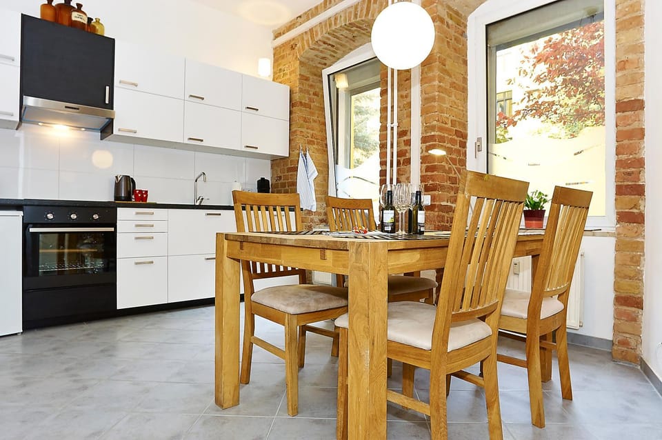 Kitchen or kitchenette, Dining area, pet friendly, stove
