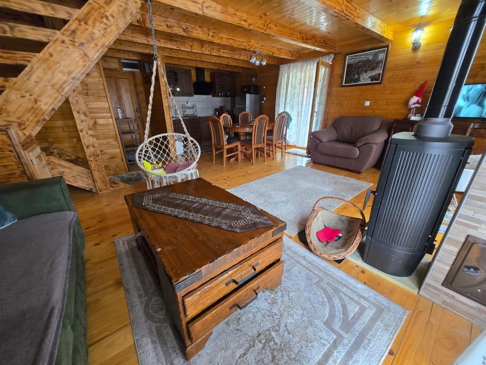 Communal lounge/ TV room, TV and multimedia, Kitchen or kitchenette, Living room, Seating area