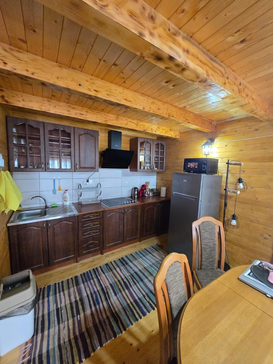 Kitchen or kitchenette, Dining area, stove