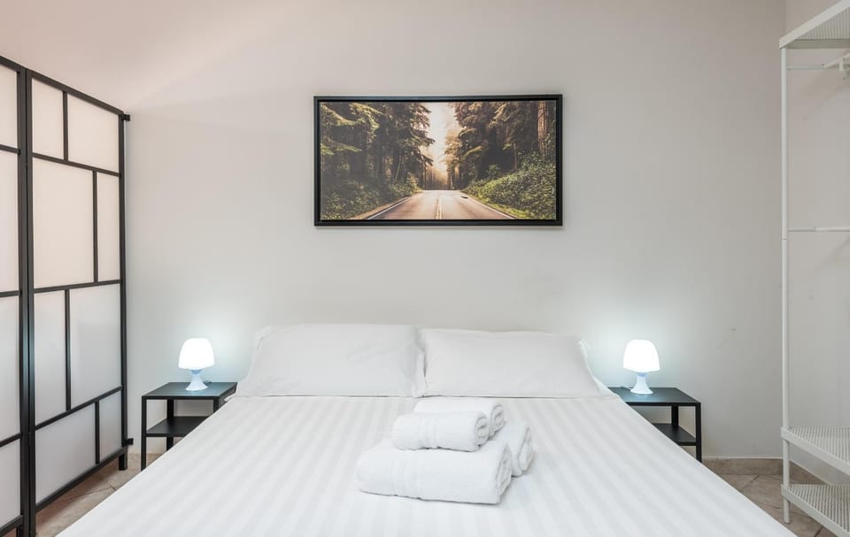 Bedroom, towels