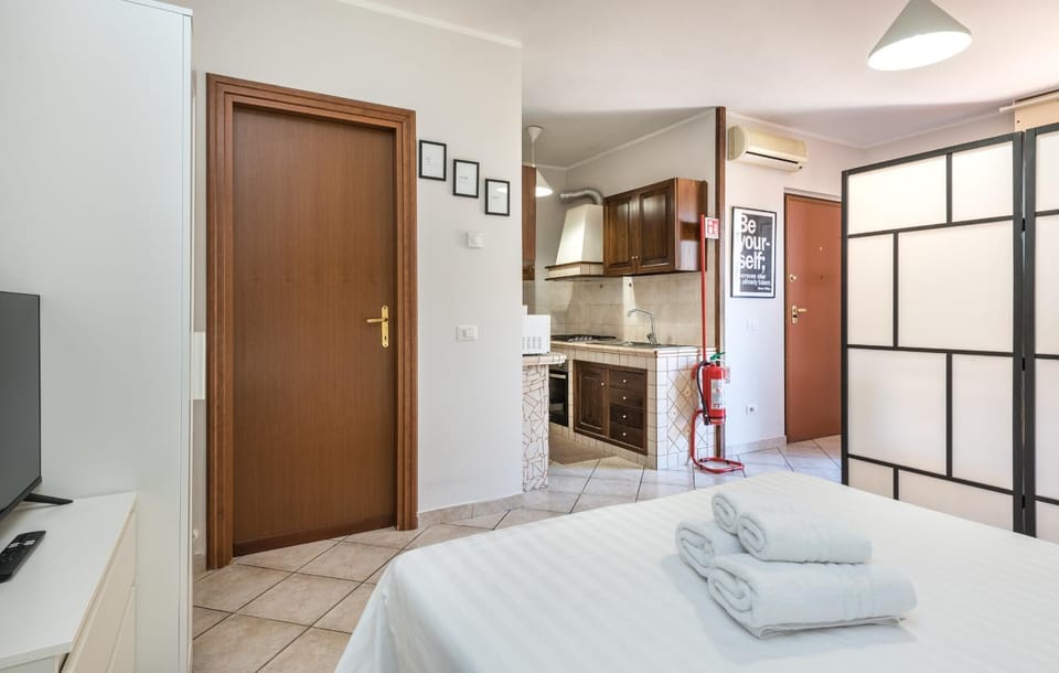 Bed, Kitchen or kitchenette, stove